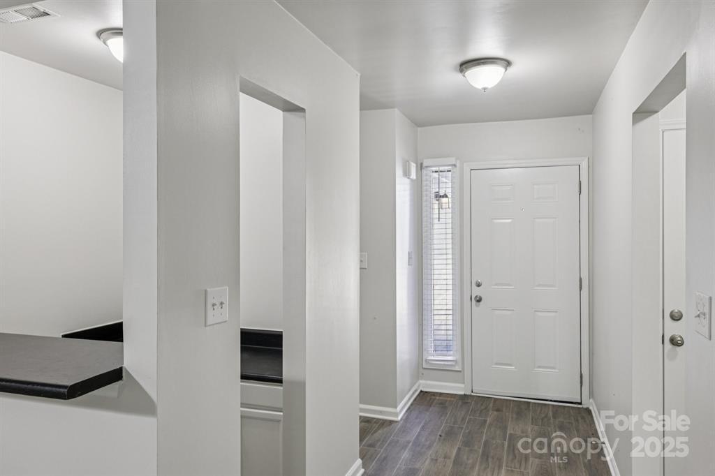 Building Photo - 7030 Huntsmaster Dr