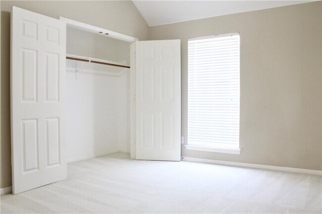 Building Photo - 7222 Ellaview Ln