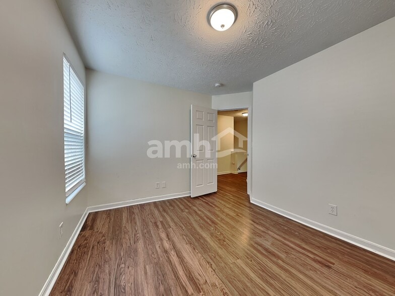 Building Photo - 781 Ackerly Dr