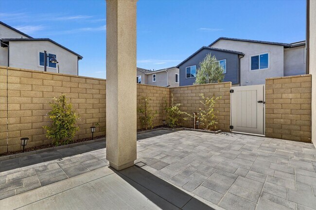 Building Photo - New-built Home in Great Park