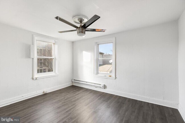 Building Photo - 1735 W Oxford St