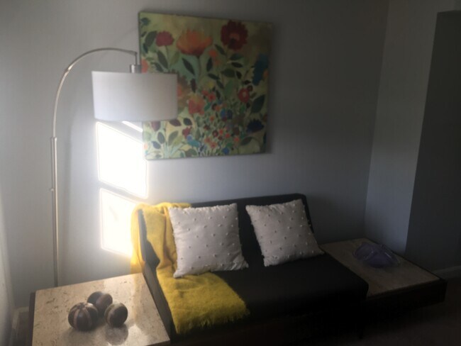 Building Photo - 312 S Duncan St