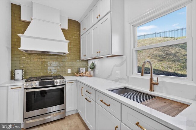 Building Photo - 1905 47th St NW