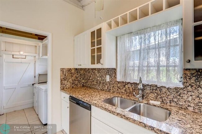 Building Photo - 2548 Key Largo Ln