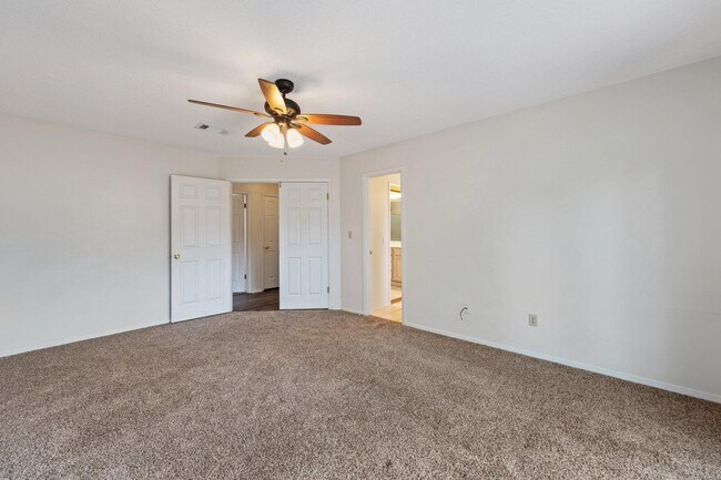 Building Photo - 1569 Meadowbrook Ct