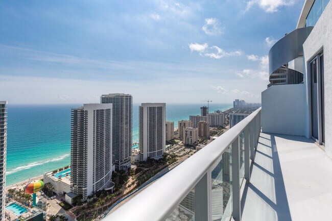 Building Photo - 2721 Hallandale Beach Blvd