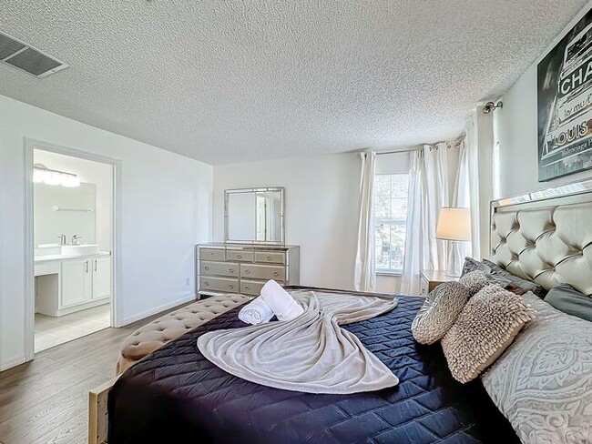 Building Photo - STUNNING Emerald Island Resort 5 bedroom 4.5 bath Luxury Home FULLY FURNISHED! 3 miles from Disney!