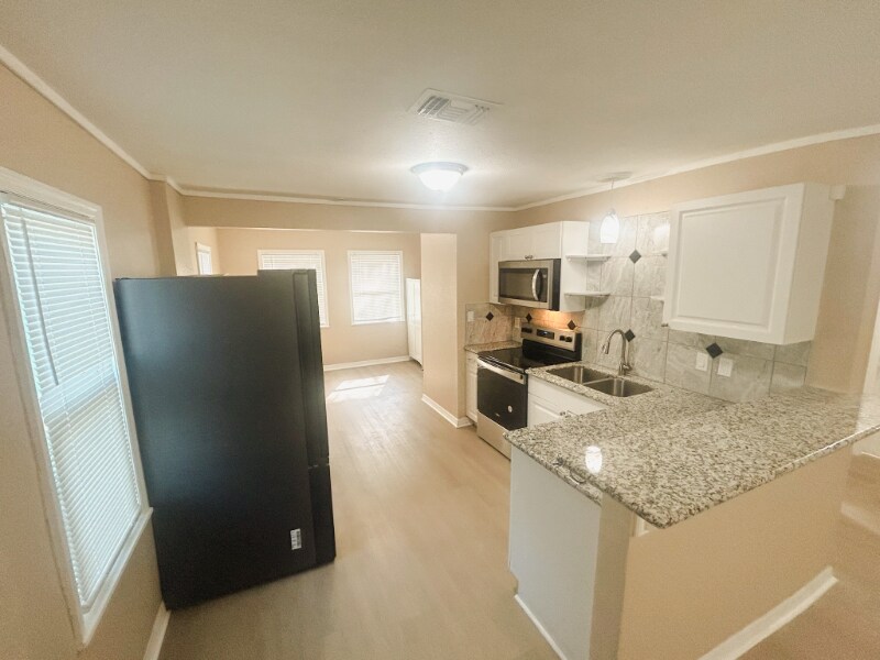 Building Photo - 720 East Harbor Dr S