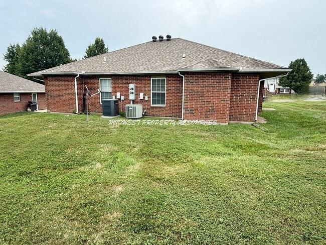 Building Photo - Ranch townhome w/ Mowing provided