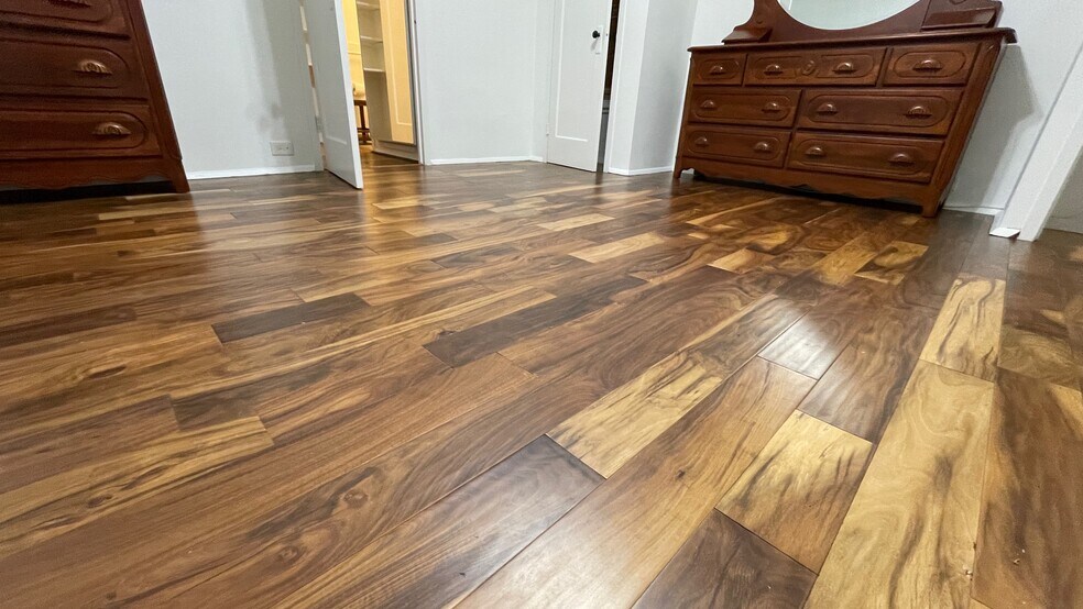 Building Photo - 3338 Valley Dr