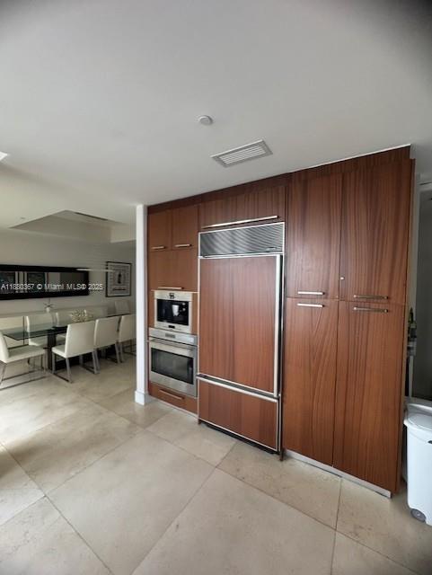 Building Photo - 16001 Collins Ave