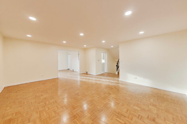 Building Photo - 475 Laurel Ave