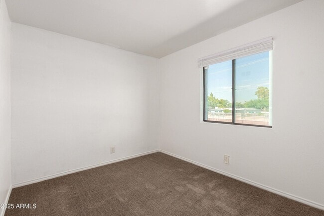 Building Photo - Old Town Scottsdale townhome- 2 bd 2 bath- W/D- Yard