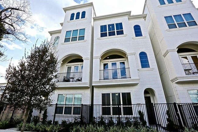 Building Photo - 4009 Lillian St