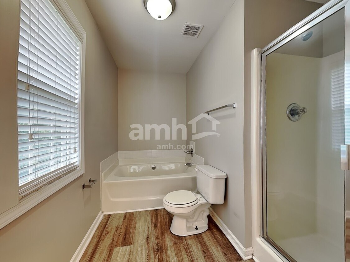 Building Photo - 3357 Hawick Commons Dr