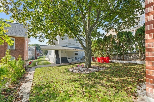 Building Photo - 17 N Church St