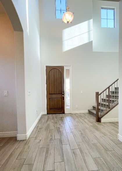 Building Photo - 2902 E Ebony Dr