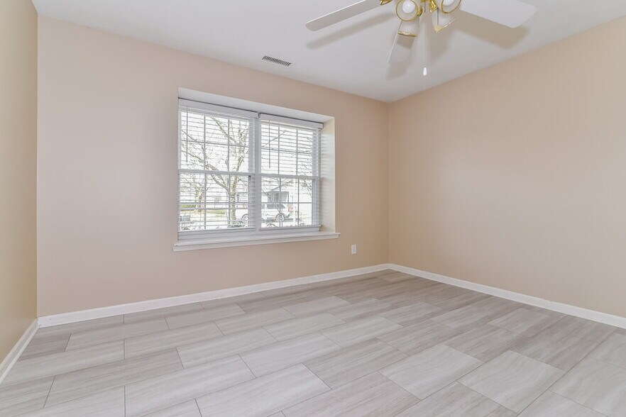 Building Photo - 121 Tracy Ridge Blvd