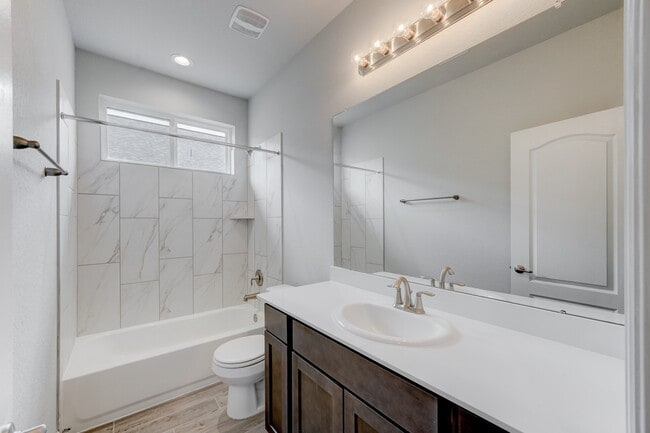 Building Photo - 1229 Red Hills Dr