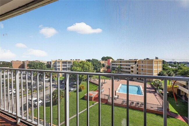 Primary Photo - 9210 Fontainebleau Blvd