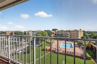 Building Photo - 9210 Fontainebleau Blvd