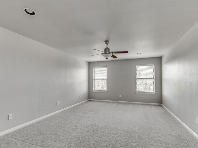 Building Photo - 10405 Cherrywood Dr