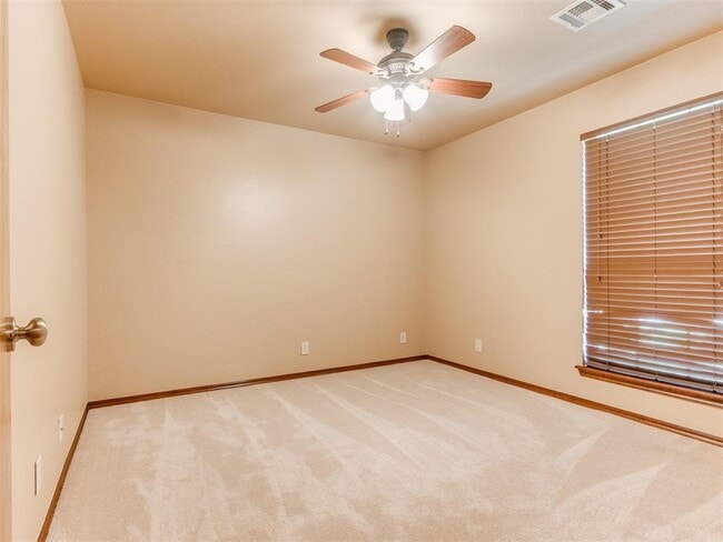 Building Photo - 16616 Hardwood Pl