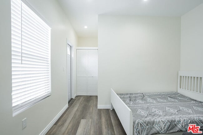 Building Photo - 1475 W 22nd St