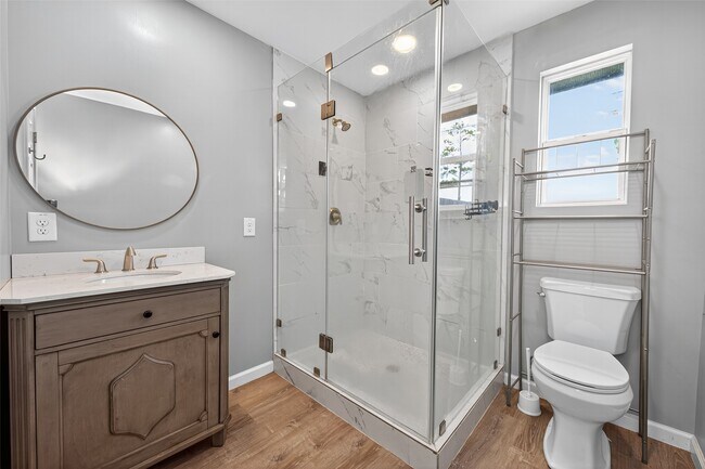 Building Photo - 10106 Shadow Pine Dr