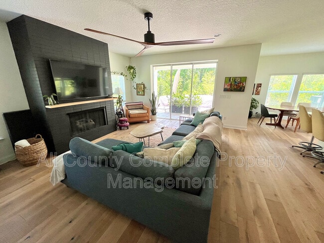 Building Photo - 261 Starnberg Ct