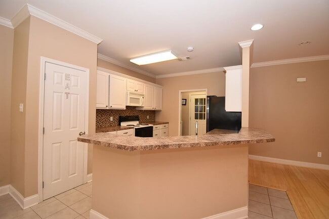 Building Photo - Spacious 3 Bedroom, 2 Bath Home