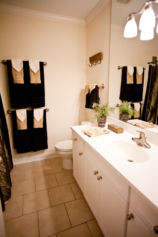 Building Photo - All-Inclusive Living Steps from East Franklin St – Relax at The Retreat! Flexible Move in!