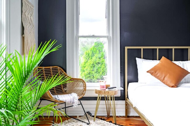 Building Photo - 254 W Poplar Ave