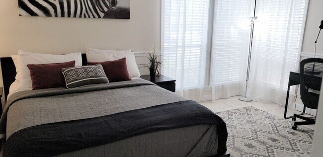 Building Photo - Beautiful  Furnished 1/1 condo x Rent  in Winter Park Next to Full Sail University !