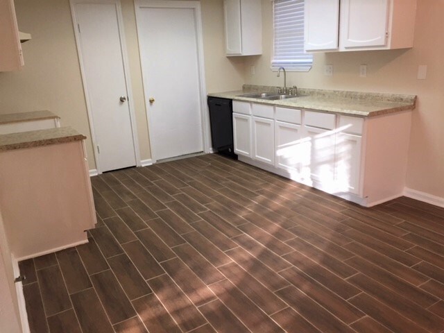 Building Photo - 8323 Quail Hills Dr