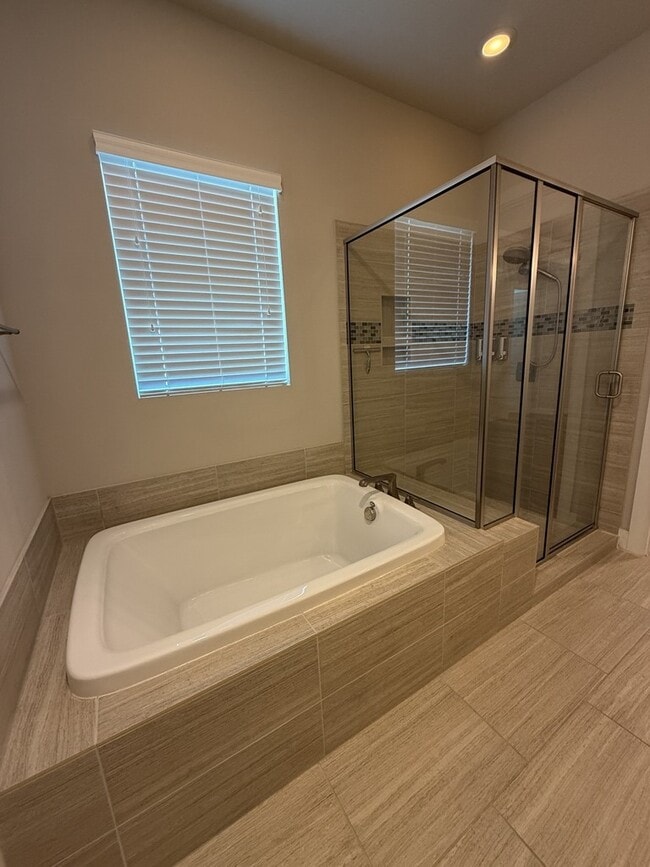 Building Photo - 641 Middle St