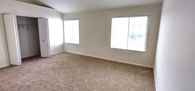 Building Photo - 925 Mesa Dr