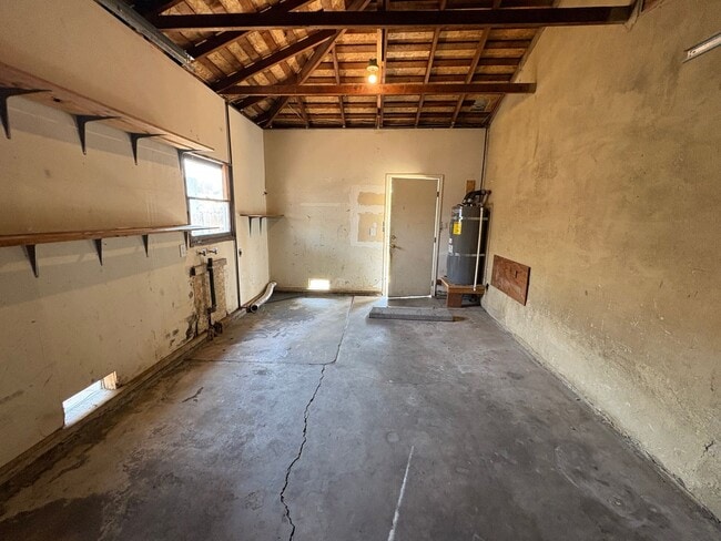 Building Photo - NW Visalia corner lot home available now!