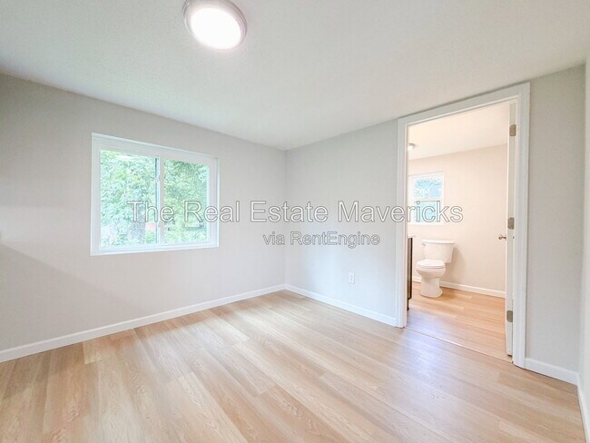 Building Photo - 132 Edgewood St