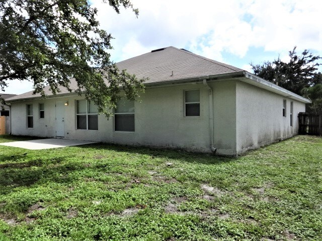 Building Photo - 1147 SE Preston Ln