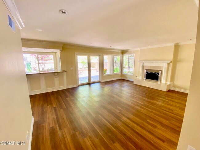 Building Photo - 4555 Tam O Shanter Dr