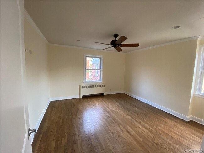 Building Photo - 905 Palmer Ave