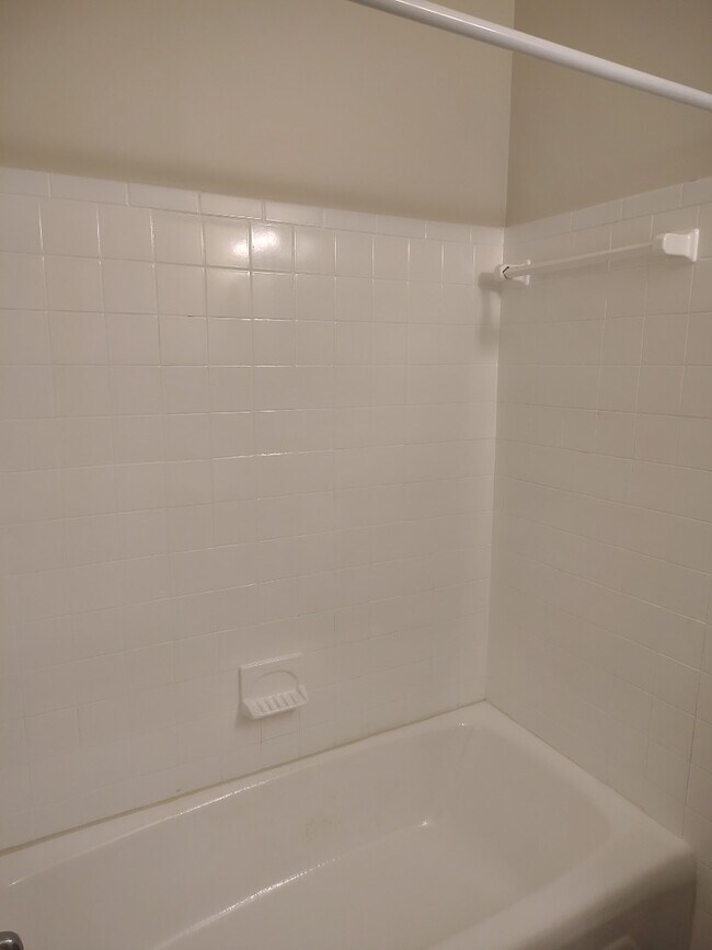Building Photo - ?? Your Dream Home Awaits! Spacious 4-Bedroom Home
