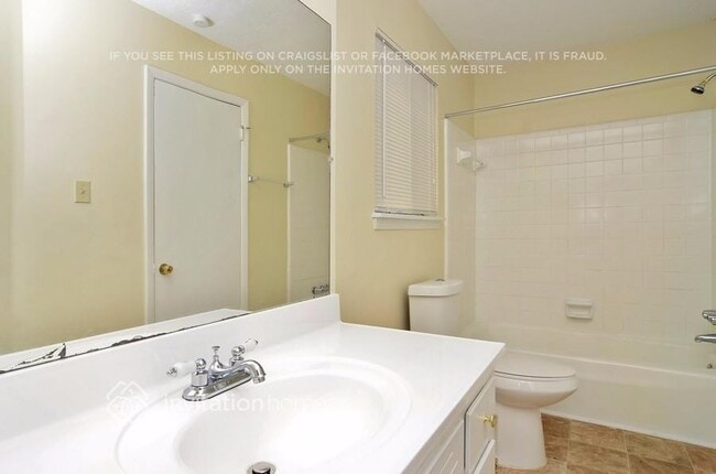 Building Photo - 3890 Benchmark Dr