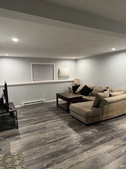 Building Photo - 30 Parish Pathe