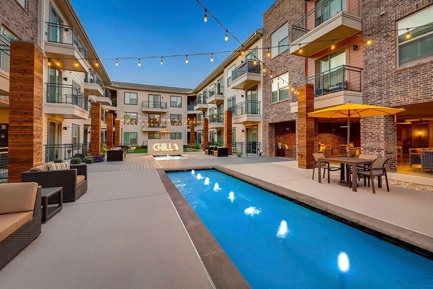 Building Photo - 835 S Good Latimer Expy