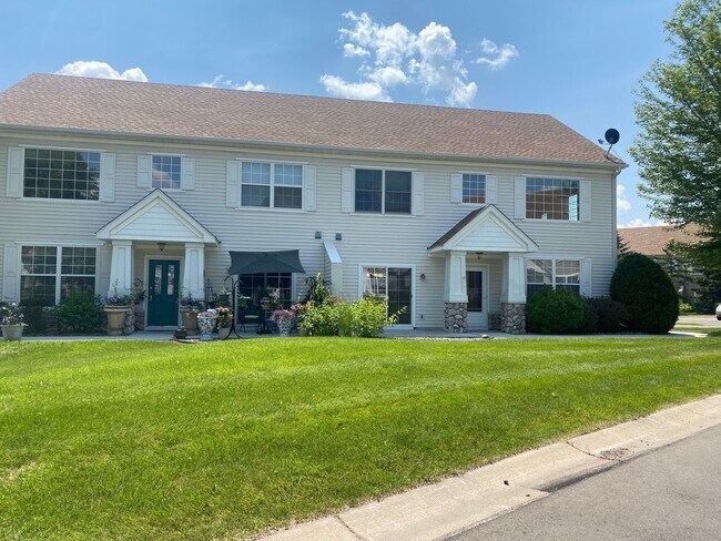 Building Photo - 7697 Coneflower Curv S