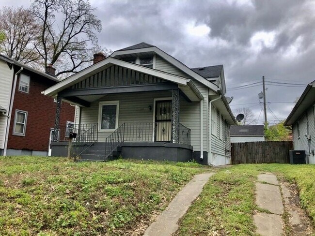 Building Photo - Nice 3 bedroom one bath in the southend