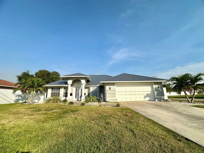 Primary Photo - Stunning 3 Bedroom + Den Home with Fence +...