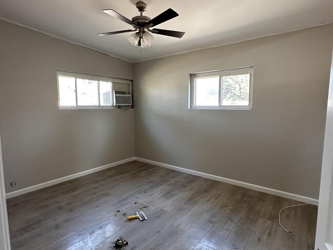 Building Photo - 540 W Elm Ave